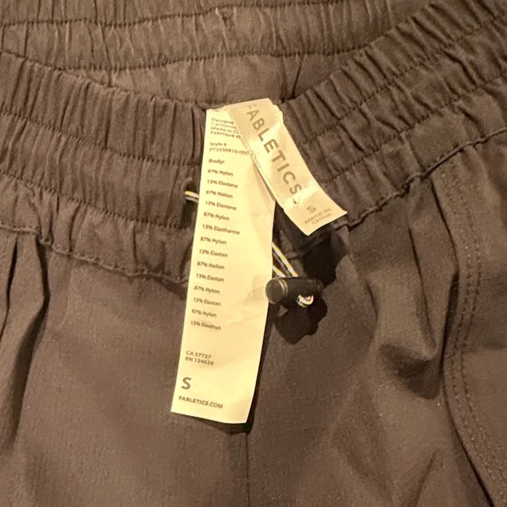 Fabletics Black Cargo Pants - Picture 3 of 3